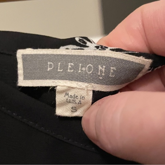 Butterfly Pattern Blouse - Picture 2 of 3